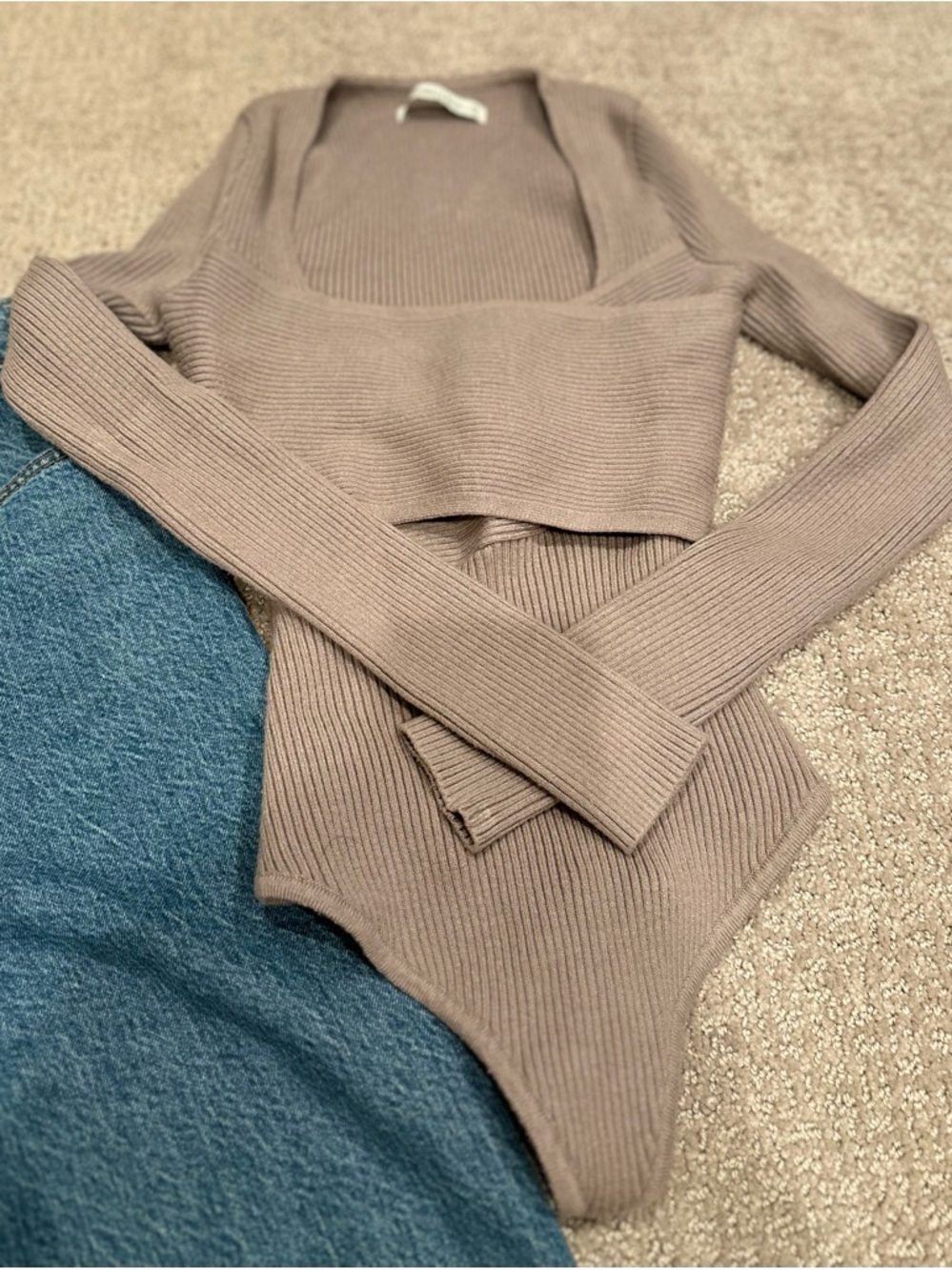 Bundle Abercrombie & Fitch Taupe Ribbed V-Neck Bodysuit Sweater